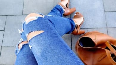 How to Make Jeans With Holes