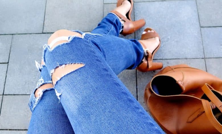 How to Make Jeans With Holes